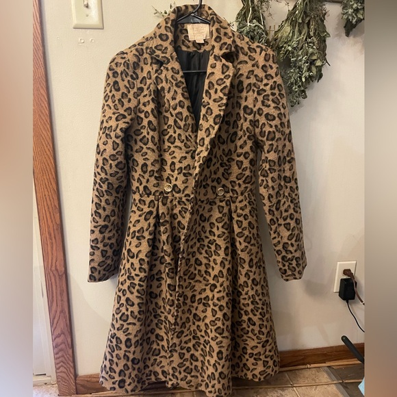 Women’s leopard print jacket, warm, heavy and cinched at the waist. - Picture 5 of 5